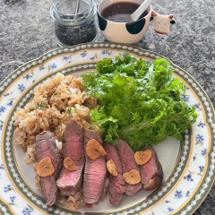 カリカリチップ乗せビーフステーキ