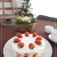イチゴのデコレーションケーキ