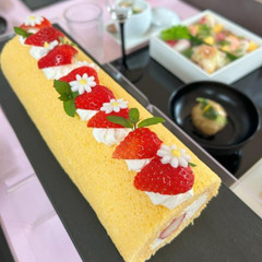 いちごのロールケーキ