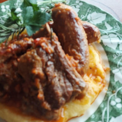 スプンタトゥ―レとサルシッチャのトマト煮込み