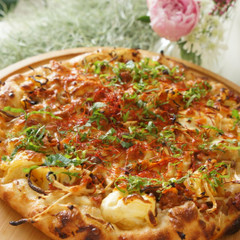カット野菜でピリ辛ピザ