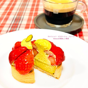 ピスタチオのクレーム・ブリュレとシャンティーの2層
