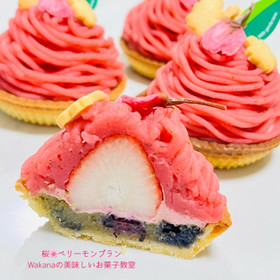 桜葉クリーム＋ブルーベリー、イチゴ生クリーム、苺入り