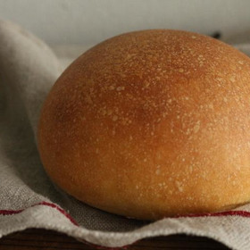 バターや卵が入った、大きくて柔らかいバンズ