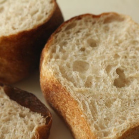 国産小麦100％・加水90％の食パンです
