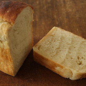 国産小麦･ホシノ天然酵母100％の「ハード食パン」