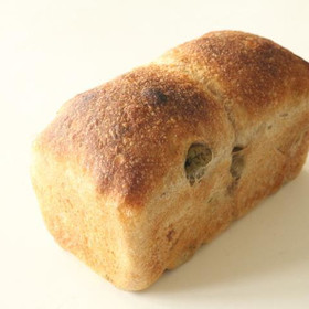 じっくりと発酵させたサワードウの食パンです