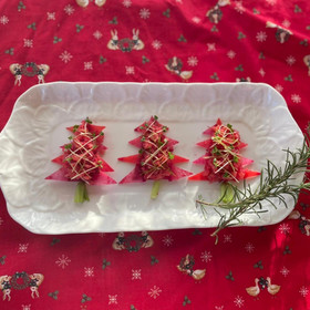 １）レッドクリスマスツリー
