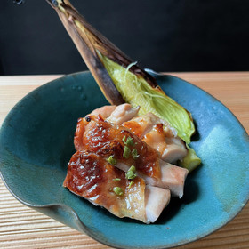 鶏のつけ焼き　付け合わせはトウモロコシ予定