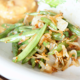 シンプルにご飯にぴったりの炒め物がカレーにも合います