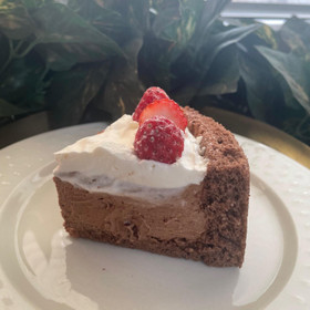 プラリネショコラとホイップクリームの断面