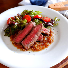 牛肉のソテー　シャリアピンソース