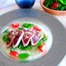 鰹がイタリアンに大変身！チーズが味の決め手です