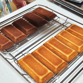 プレーンとチョコの２種類を作ります♪