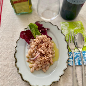 オーブンでじっくり煮込んだ豆で作る白いんげん豆のサラダ