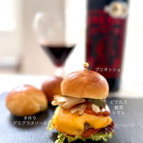 舞茸とビーフパテのチーズバーガー