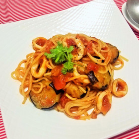 イカと秋ナスのトマトソースパスタ
