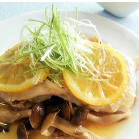 魚をふっくらレンジ蒸しに。レモンでさっぱり夏向きレシピ