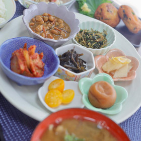 自家製のご飯のお供でランチ
