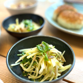新じゃがとザーサイの和え物