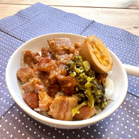 「魯肉飯」（ルーローハン）