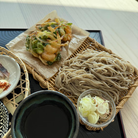 お蕎麦＆かき揚げ（えび・ミツバ・枝豆、たまねぎ）