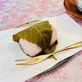 関西風は道明寺粉を使って、生地を作れば後は丸めるだけ