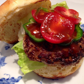 バンズもパテも手作り、とっても美味しいハンバーガーです