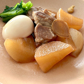 【1】豚の角煮／雑穀ごはん