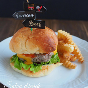 牛肉100%『Lucky7ハンバーガー』専門店の味です