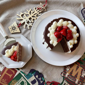 グラサージュ仕上げで華やかなクリスマスケーキに♪