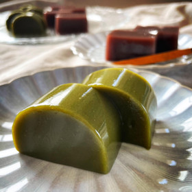 宇治抹茶を使用した濃厚な味わいの抹茶水ようかんです！！