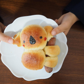 コアラのソーセージパン4個も作ります