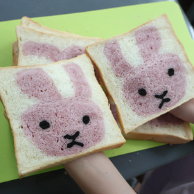 切ったらうさぎのお顔が出てきます。