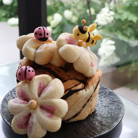 お花と虫達のチョコナッツリングパン