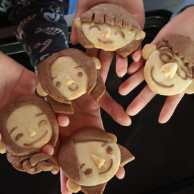 これくらいのお顔クッキーが約8枚焼けます。
