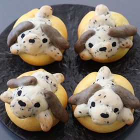 4個のふわふわダルメシアンパンを作ります。