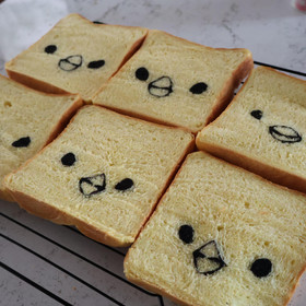 ヒヨコの絵が出てくる食パンを作ります。