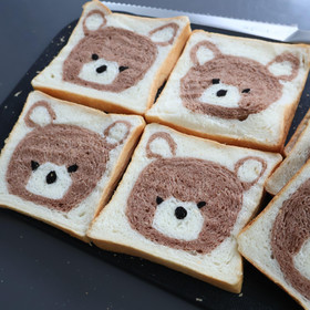 切っても切ってもクマが出てくる、不思議な食パン作り体験