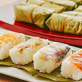 ご自分の分をそれぞれ包んでギュギュッと四角く。