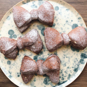 チョコチップ入りのリボンパン🎀