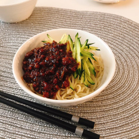 ジャージャー麺