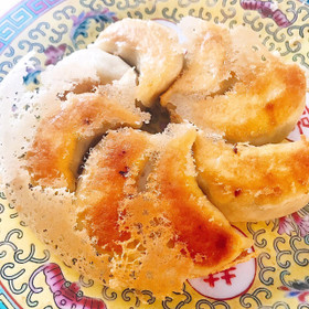 手作り皮の焼き餃子
