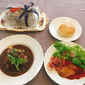 豚肉とプルーンの赤ワイン煮込み