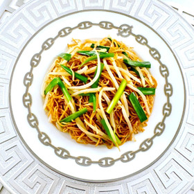 衝撃的なお味の虜になる！『黒酢風味の絶品香港焼きそば」