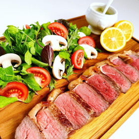 【メイン用肉ラボ】
輸入牛ステーキ