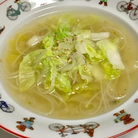 鶏肉団子の春雨入りスープ