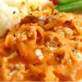 ビーフストロガノフ
オリーブの炊き込みご飯添え