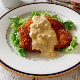 チキンカツレツ  アンチョビバターソース