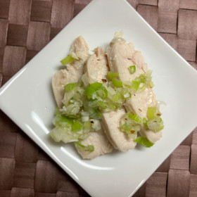 蒸し鶏の長ねぎソース